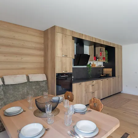 Confortable Avec 2 Chambres, Terrasse Et Parking A - Fr-1-569-123 Appartement